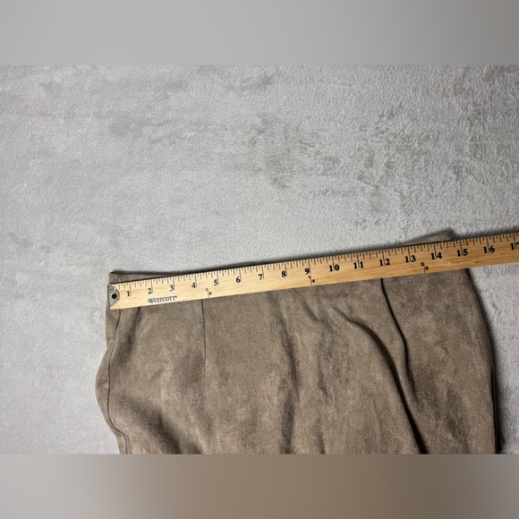NWT Neiman Marcus Asymmetrical Hem Faux Suede Tan Boho Fringe Mini Skirt Medium - Picture 6 of 14